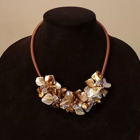 Handmade resin necklace - Picture 8 of 8